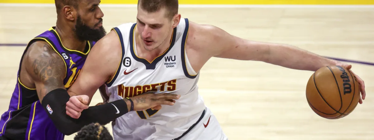 湖人豪取胜利，三核砍下85分！詹姆斯达成42000分里程碑！.