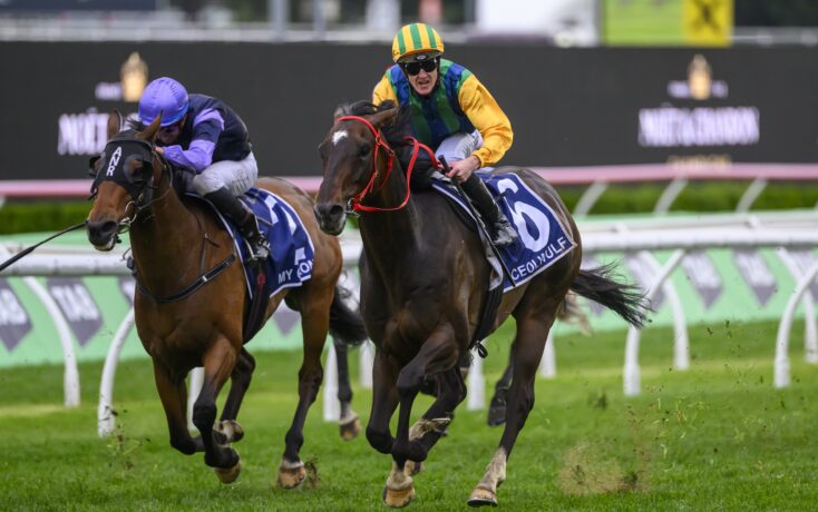 湖人豪取胜利，三核砍下85分！詹姆斯达成42000分里程碑！.